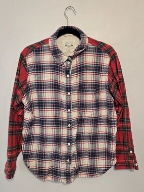 American Eagle Outfitters Red, White & Navy Plaid Button-Down Shirt